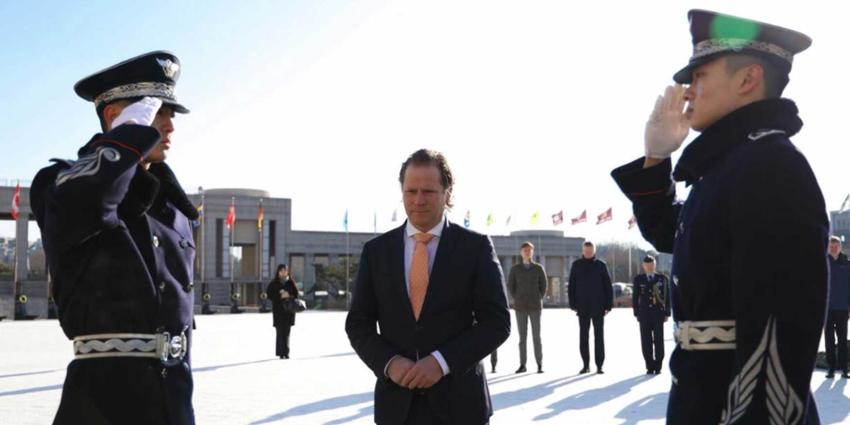 Tuinman-kranslegging-Zuid-Korea