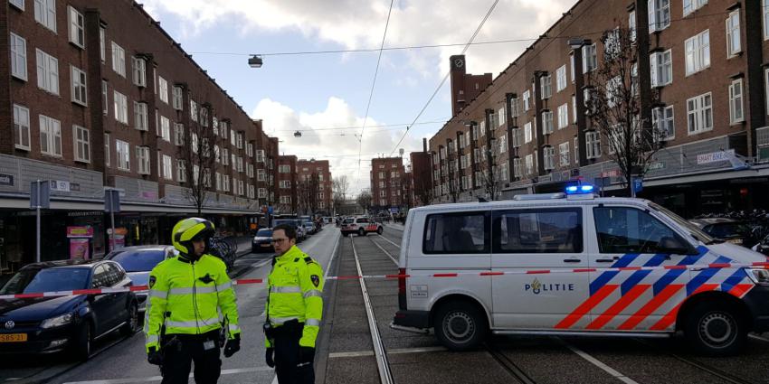 Vermoedelijk handgranaat aangetroffen op winkel in Amsterdam