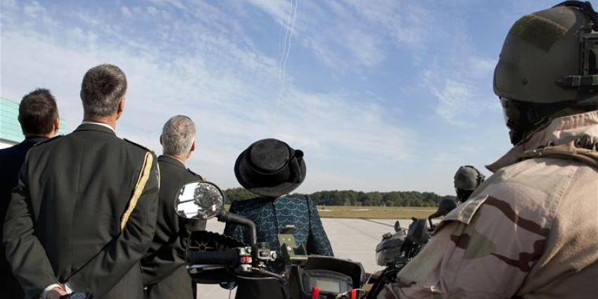 Fly-by f16's voor prinses Beatrix | Min. Defensie