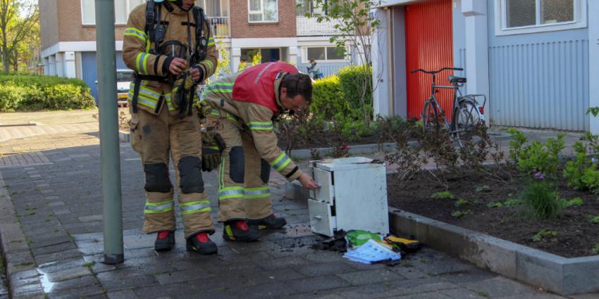 Foto van verbrand nachtkastje