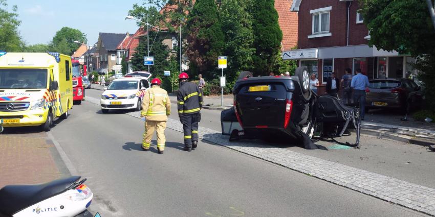 Auto op de kop in Veendam