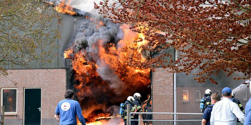 Landbouwschuur volledig uitgebrand in Montfoort