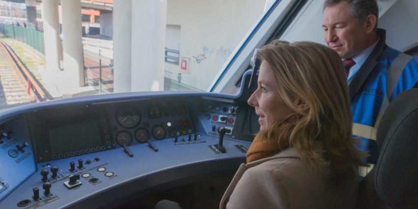 Testritten met waterstoftrein in Groningen