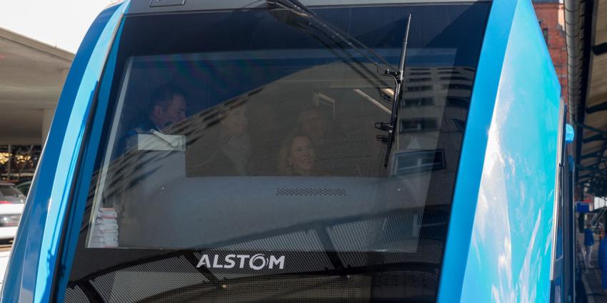 Testritten met waterstoftrein in Groningen