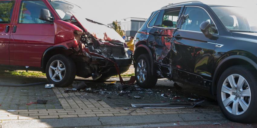 Camperbus zorgt voor schade