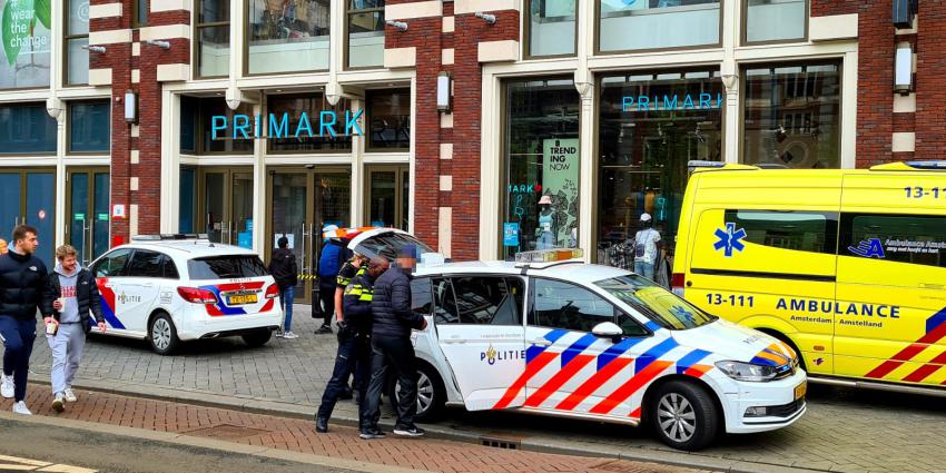 Verdachte wordt overgebracht naar bureau 