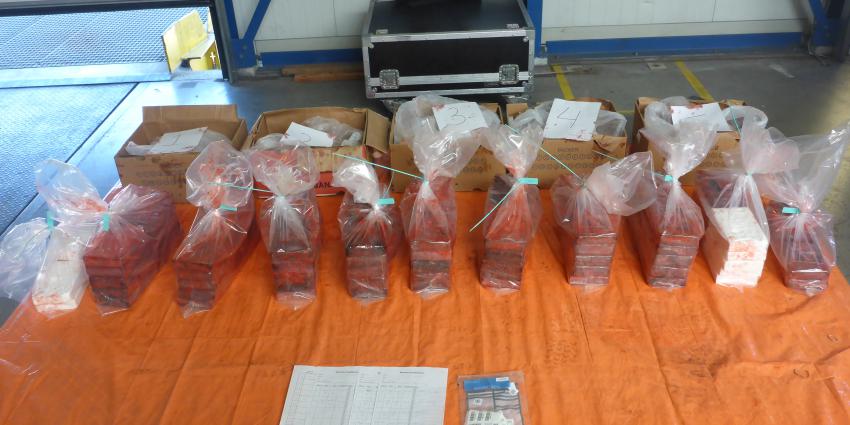 Ruim 100 kilo cocaïne tussen partij bananen