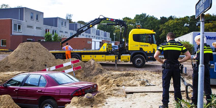 Bejaard echtpaar beland per ongeluk in bouwput in Boxtel