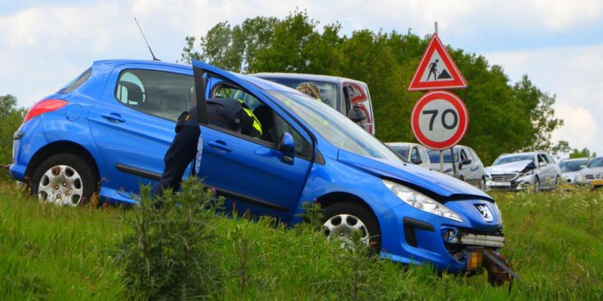 Hulpverlener helpen bij ongeval