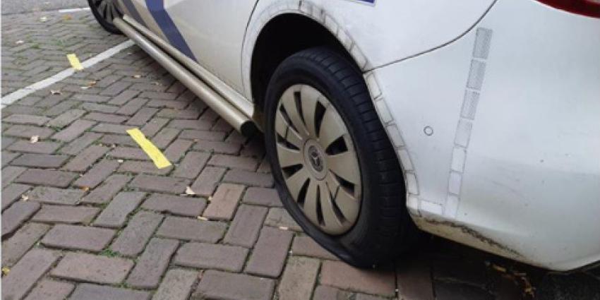 Lekke band politieauto