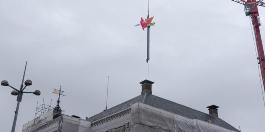 Staalconstructie wordt naar binnen gehesen