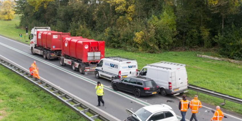 Weg geblokkeerd door ongeval 