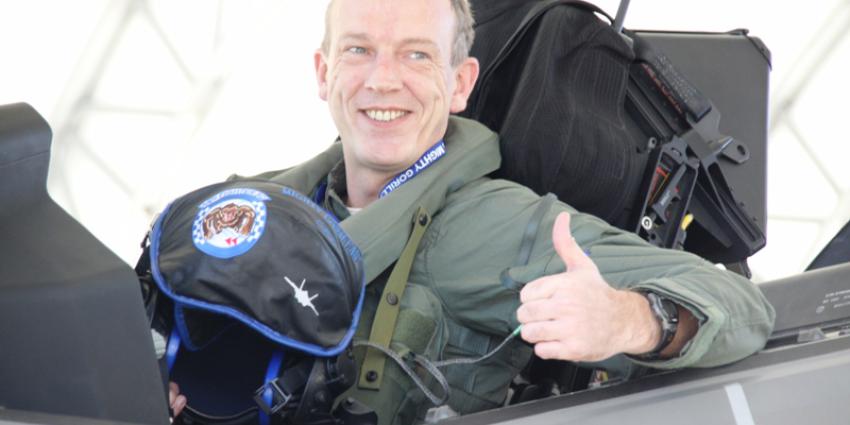 Majoor Vijge eerste solovlucht JSF | Min. Defensie
