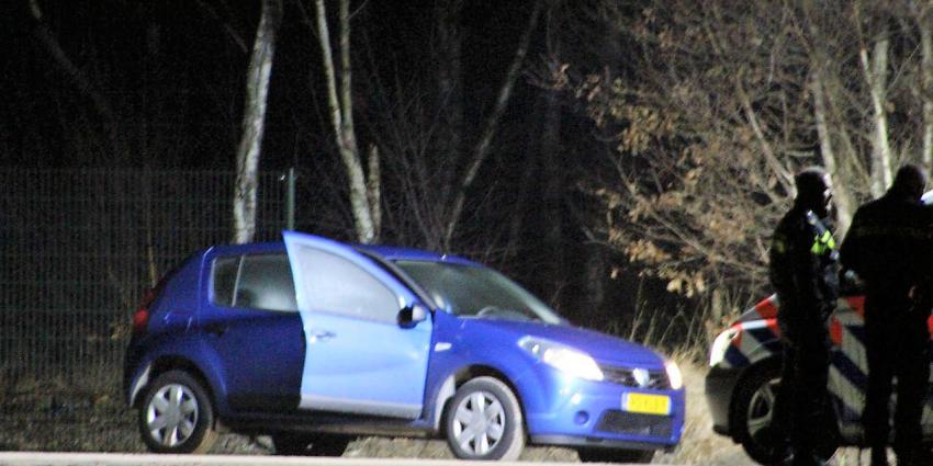 Auto wordt door politie onderzocht