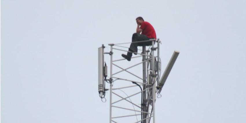Foto van Dennie J. in zendmast | Marco van den Broek | www.marcofotografie.nl/