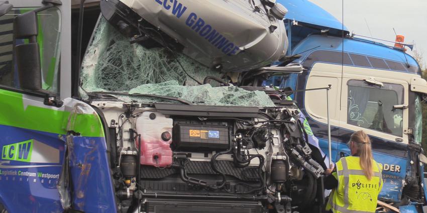 Grote ravage op A28 na aanrijding met vrachtwagens