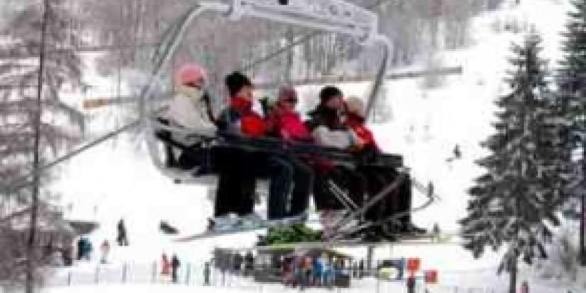 'Nederlands meisje (6) zwaargewond uit skilift gehaald'