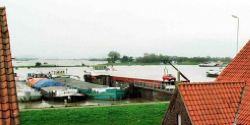 Waterstanden in de Rijn stijgen door hevige regenval in Duitsland