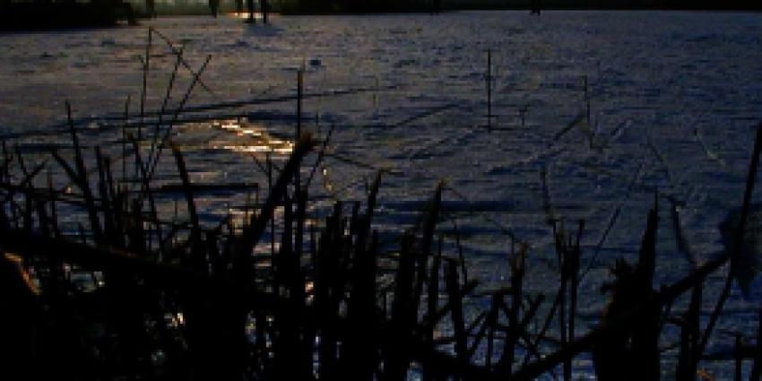 Onderkoelde man met hoofdwond &#039;s nachts op het ijs gevonden