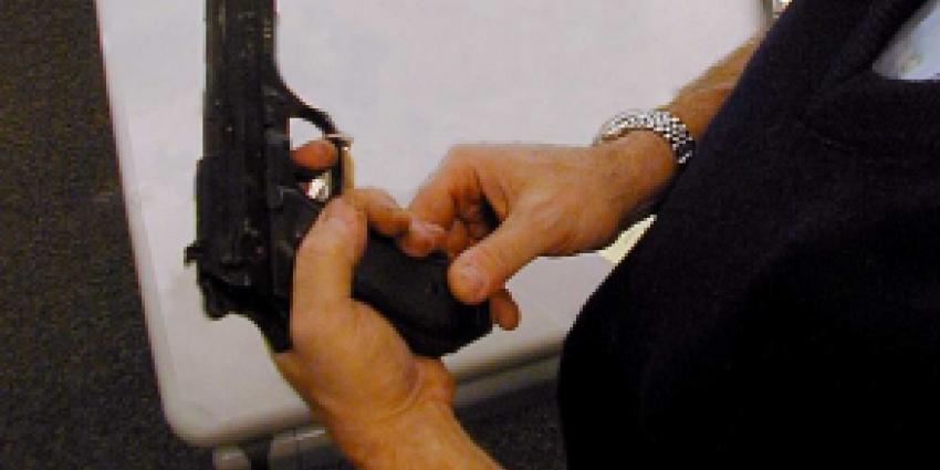 Foto van man met geweer | Archief FBF.nl