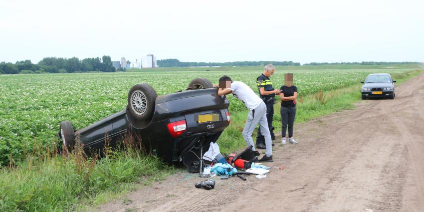 Auto op zijn kop in Gasselternijveen
