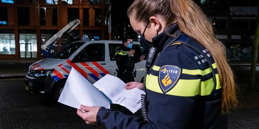 Avondklok controle door agente