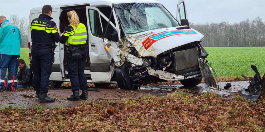 Zwaar beschadigde bus