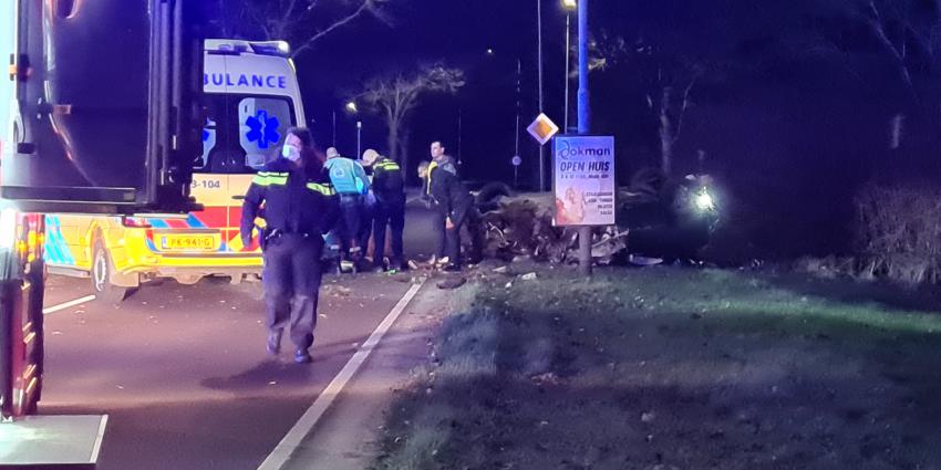 Zwaar beschadigde auto