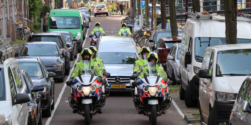 Politiemotoren begeleiden uitvaart stoet