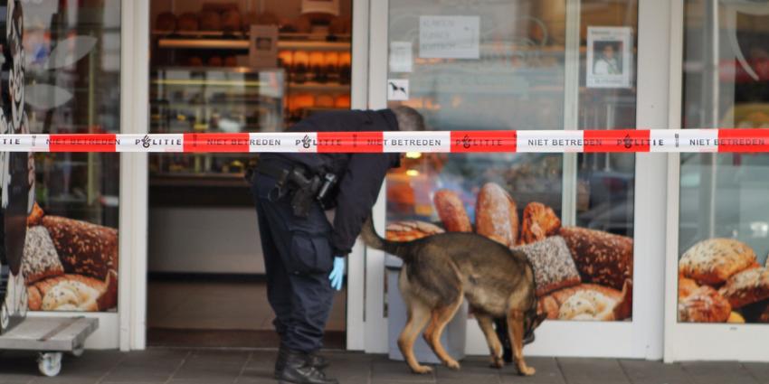 Politie vindt bebloed mes en start onderzoek