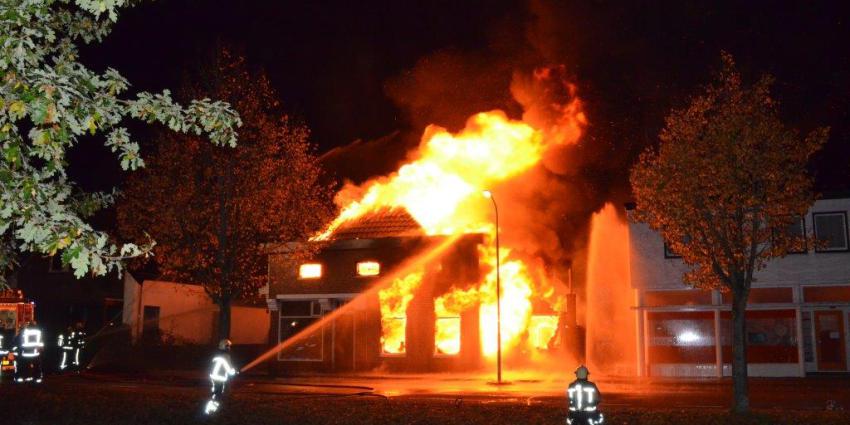 Hond gered bij grote brand in Nieuwe Pekela