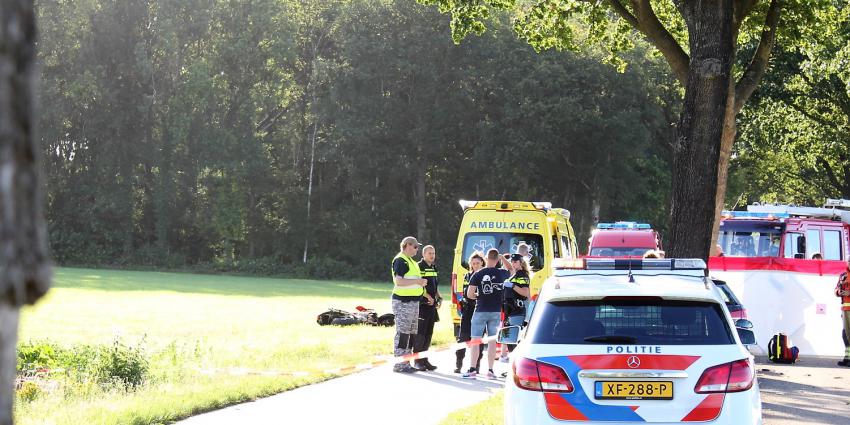 Hulpdiensten bij dodelijk ongeval in Hooghalen