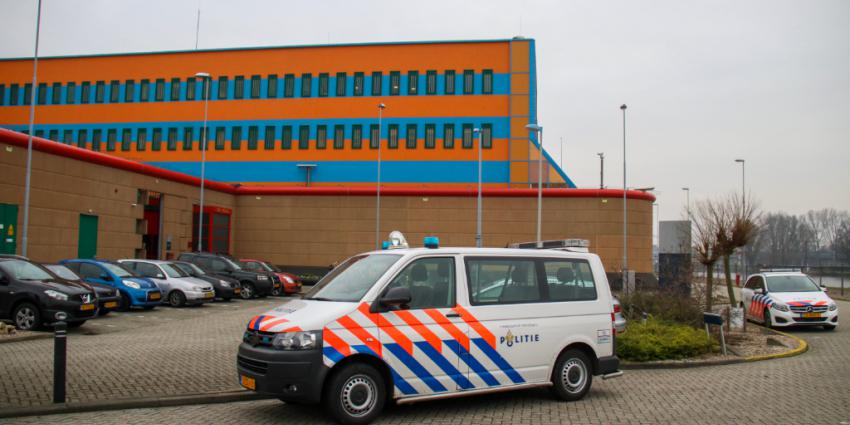 Gevangene ontsnapt uit PI De Schie