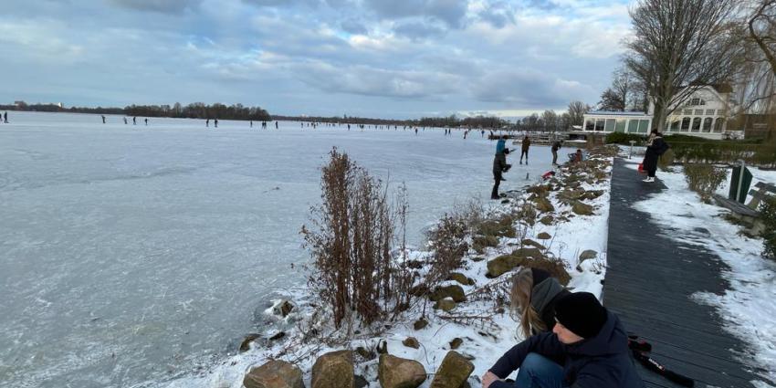 Schaatsers op Paterswoldsmeer
