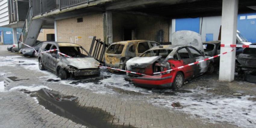 Vijf auto's in brand gestoken in Vlaardingen 