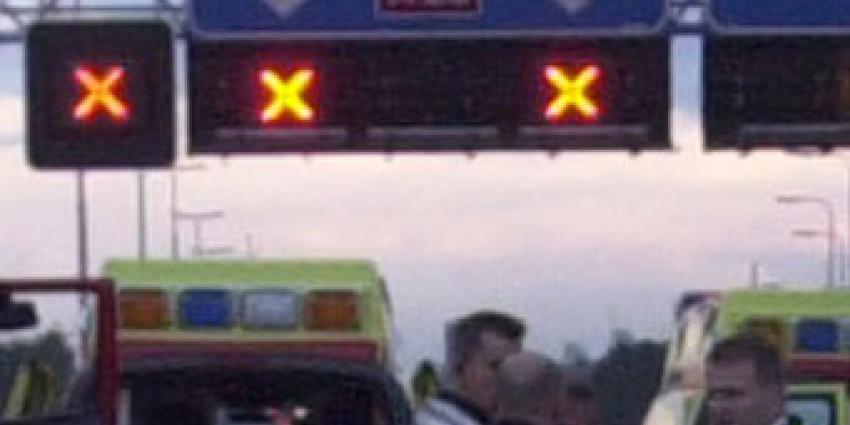 Vrachtwagenchauffeur komt om het leven na aanrijding pijler viaduct op A28