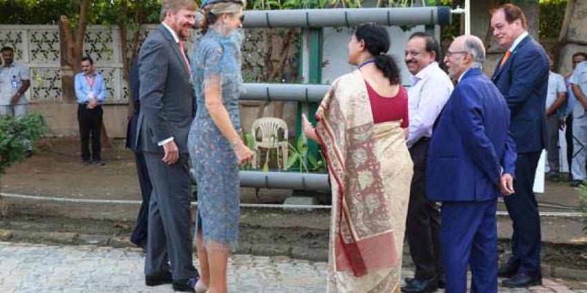 Koningspaar opent afvalwaterzuiveringspilot in New Delhi
