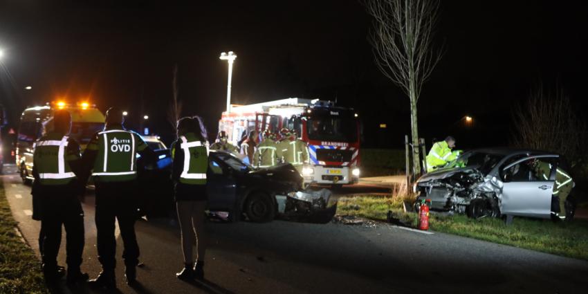 frontale aanrijding, drie zwaargewonden