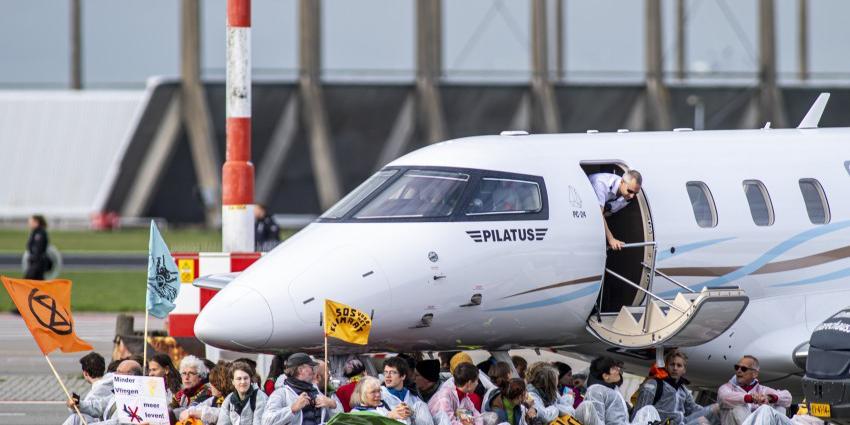 Actievoerder blokkeren privéjets 