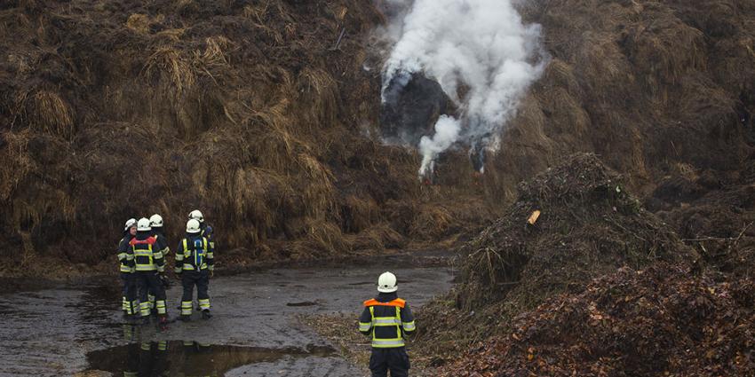 foto van brand in compost | Sander van Gils | www.persburosandervangils.nl