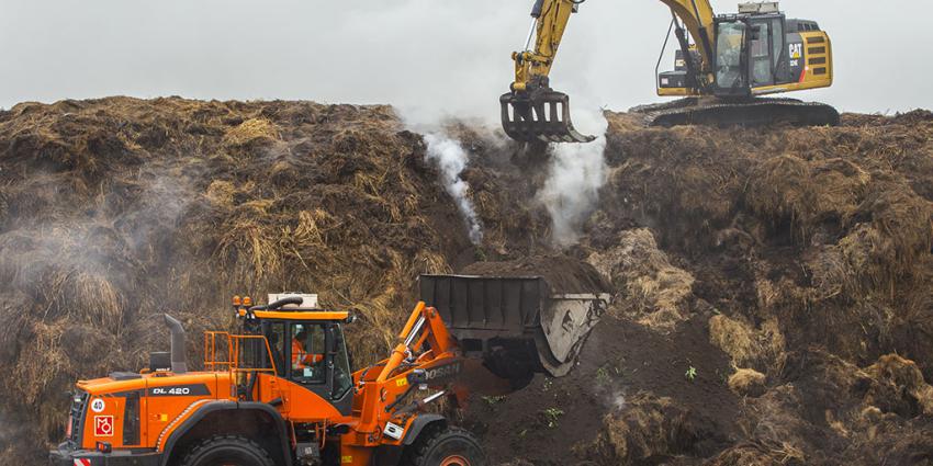 foto van brand in compost | Sander van Gils | www.persburosandervangils.nl