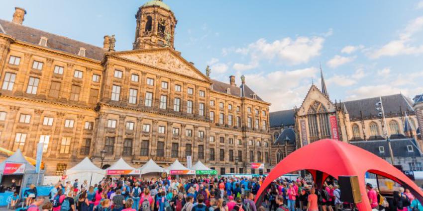 Start op de Dam - Pink Ribbon Dam tot Dam Wandeltocht