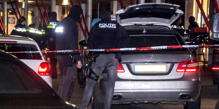 Harde knallen bij overval op supermarkt