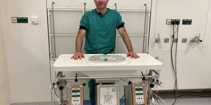 Arts bij Persfusiemachine