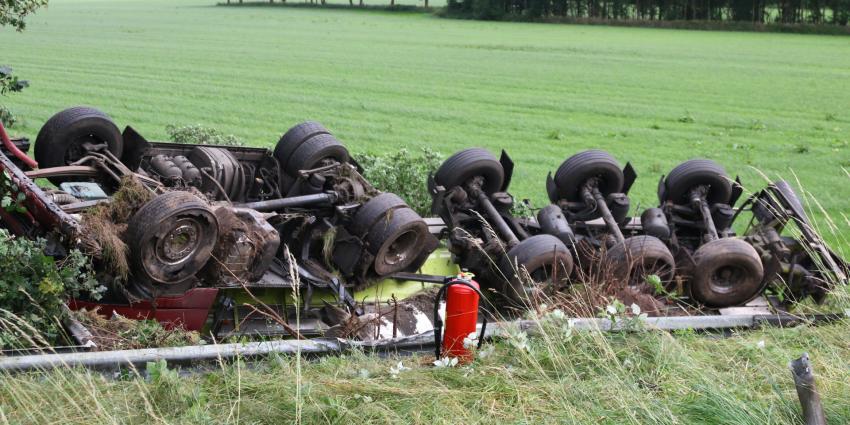 Vrachtwagen van de weg A28 bij Assen