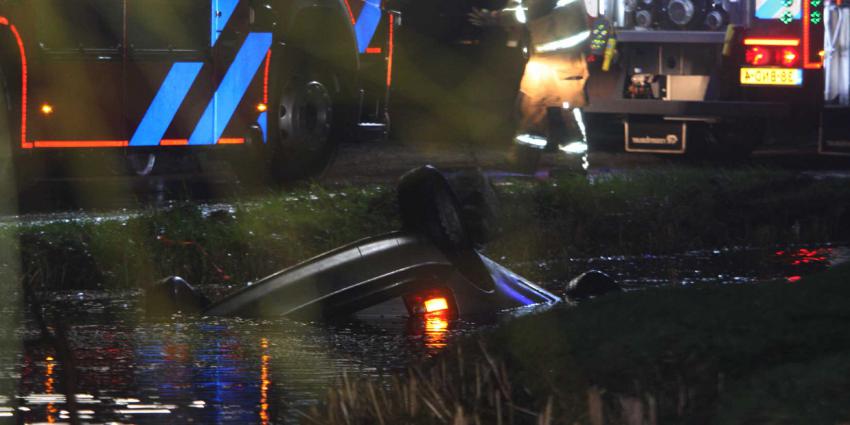 auto-water-brandweer-donker