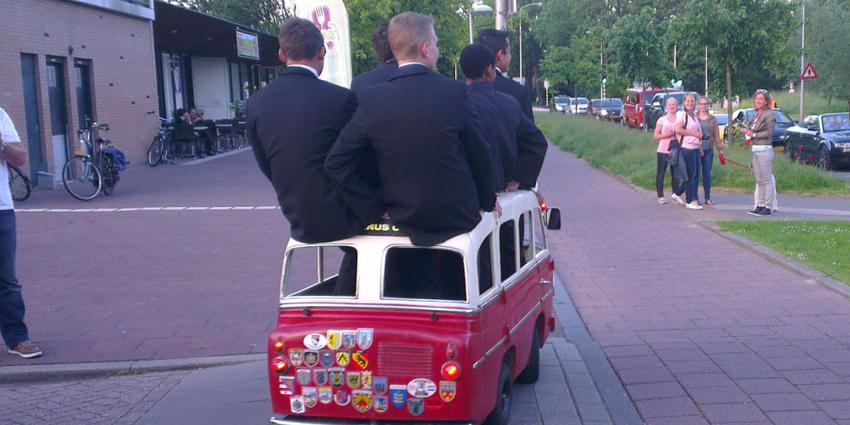 Met jonge chauffeur op stapavond meerijden is levensgevaarlijk