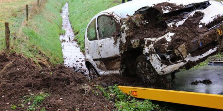 Auto in sloot bij Anloo, een gewonde  