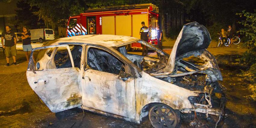 Auto gestript en daarna in brand gestoken Schiedam