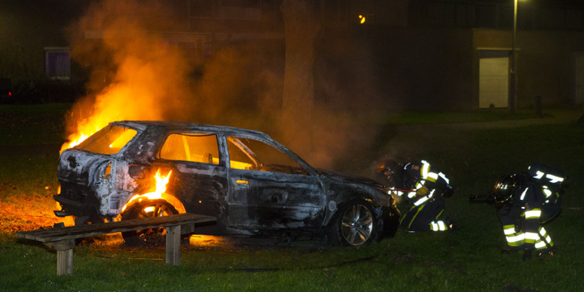 Auto in vlammen op in 's-Hertogenbosch